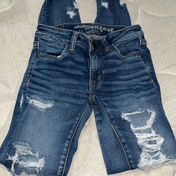 American Eagle - Heavily Distressed - Crop Jegging - 00 - Picture 1 of 5